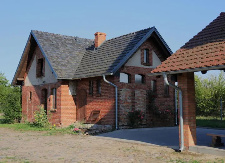 Ceglany budynek gospodarczy